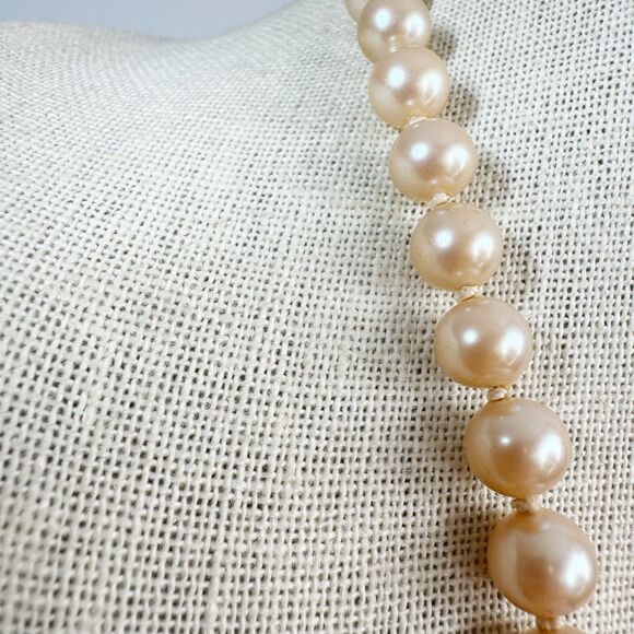 Vintage Glass Pearl Necklace Iridescent Strand Ornate Box Clasp   Classy 24” - Picture 4 of 11